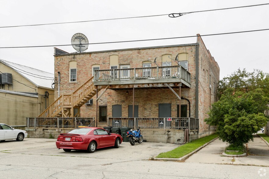 126-130 S Main St, Mayville, WI à louer - Photo du bâtiment - Image 3 de 3