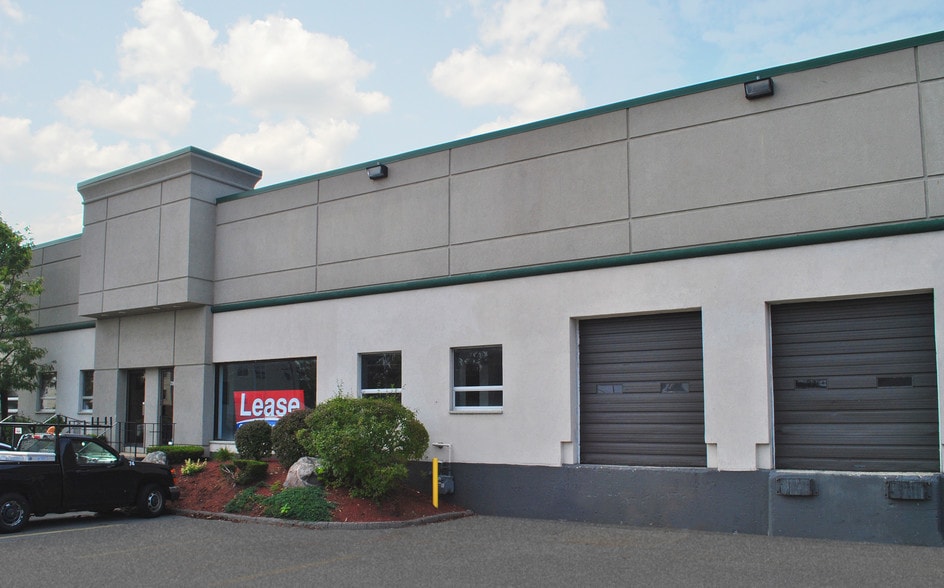 74-124 Cummings Park, Woburn, MA à louer - Photo du bâtiment - Image 2 de 2