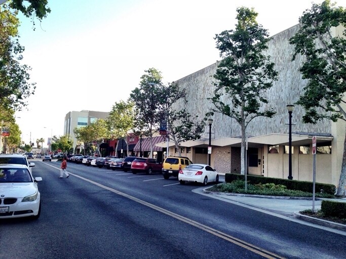 11015 Downey Ave, Downey, CA à louer - Photo du bâtiment - Image 3 de 6