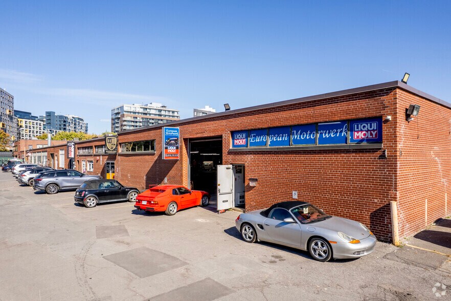 4990-5016 Rue Jean-Talon O, Montréal, QC à louer - Photo du bâtiment - Image 3 de 5