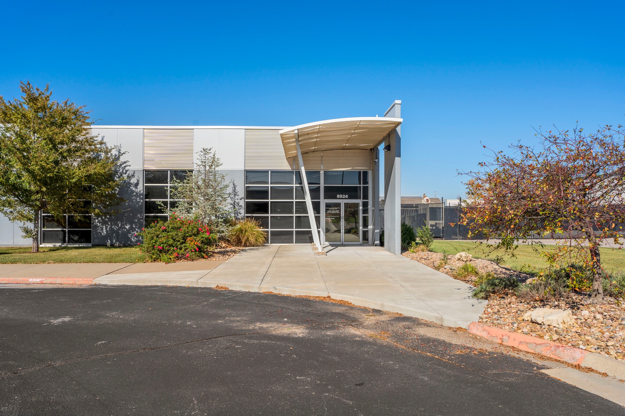 8924 E 35th St, Wichita, KS for lease Building Photo- Image 1 of 15