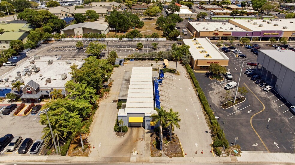 3821 Cleveland Ave, Fort Myers, FL à vendre - Photo du bâtiment - Image 2 de 15
