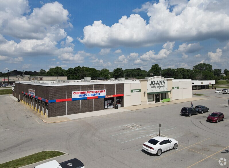 10030 E Washington St, Indianapolis, IN à louer - Photo du bâtiment - Image 2 de 29