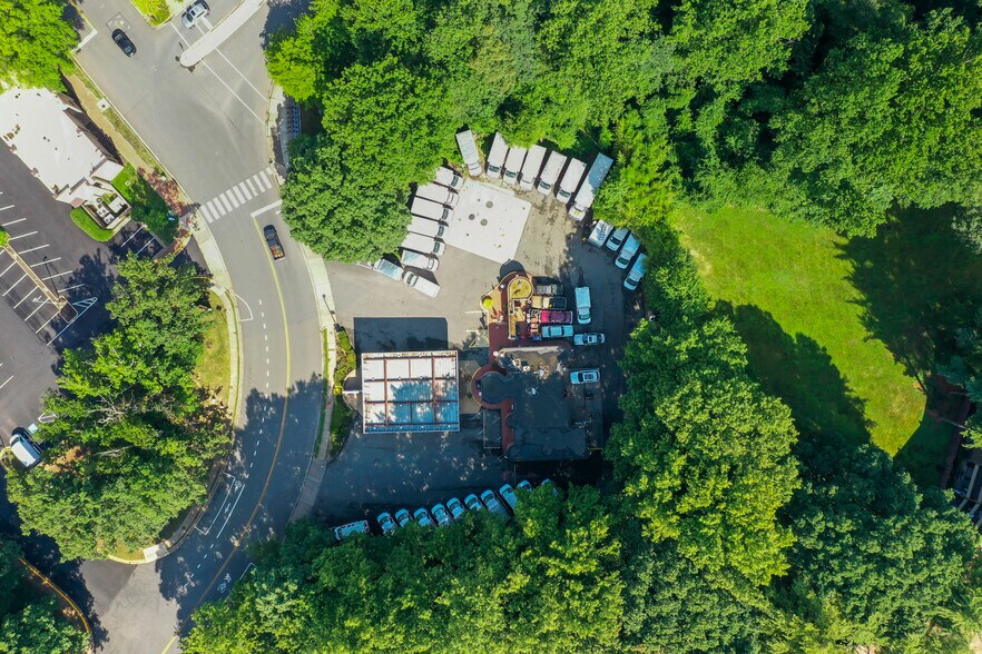 11410 North Shore Dr, Reston, VA à vendre - Photo du bâtiment - Image 2 de 21