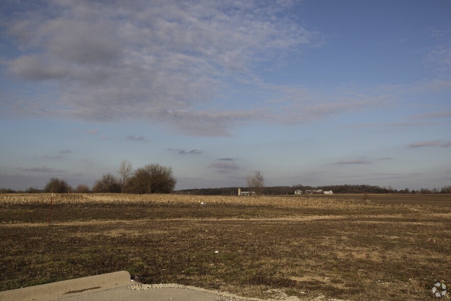 2140 Fisher Dr, Naperville, IL for sale - Building Photo - Image 2 of 3