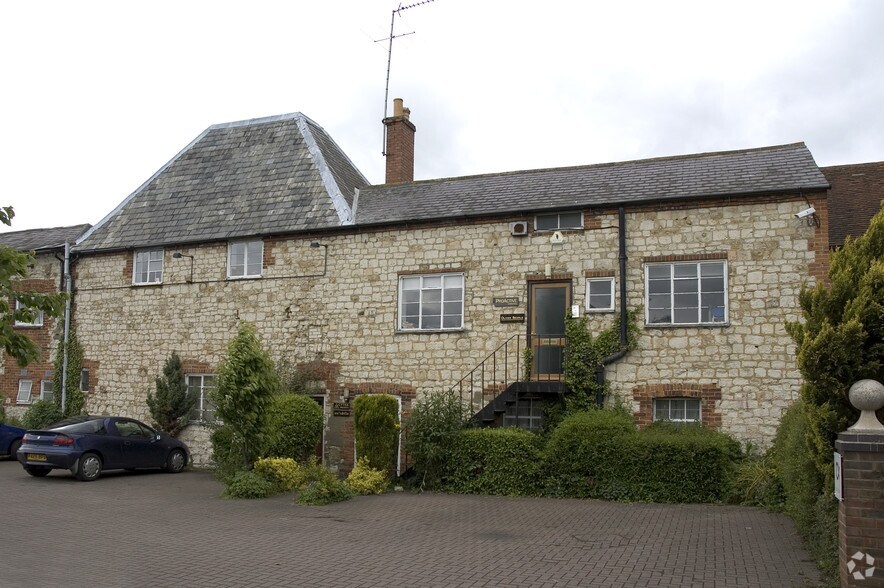 5 Mead Ln, Farnham à louer - Photo principale - Image 1 de 1