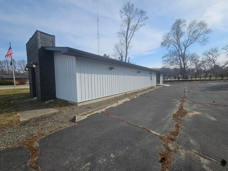 5884 Morgan Rd E, Springfield, MI for sale - Building Photo - Image 2 of 18