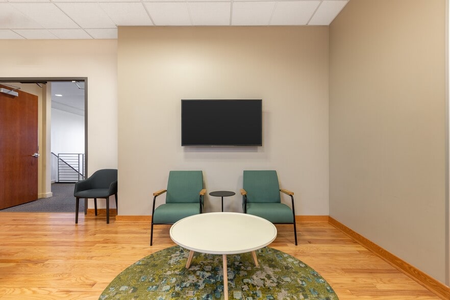 9245 laguna springs Dr, Elk Grove, CA for lease - Interior Photo - Image 2 of 11