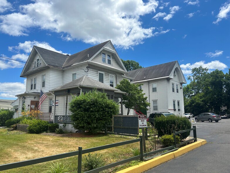 350 E Main St, Somerville, NJ à vendre - Photo du bâtiment - Image 3 de 9