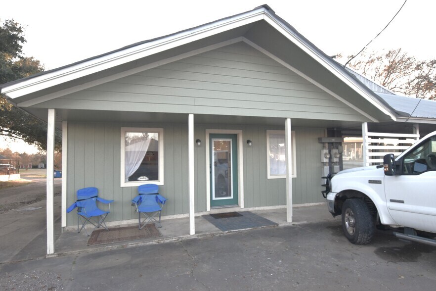 767 W Main St, Bellville, TX à vendre - Photo du bâtiment - Image 3 de 8
