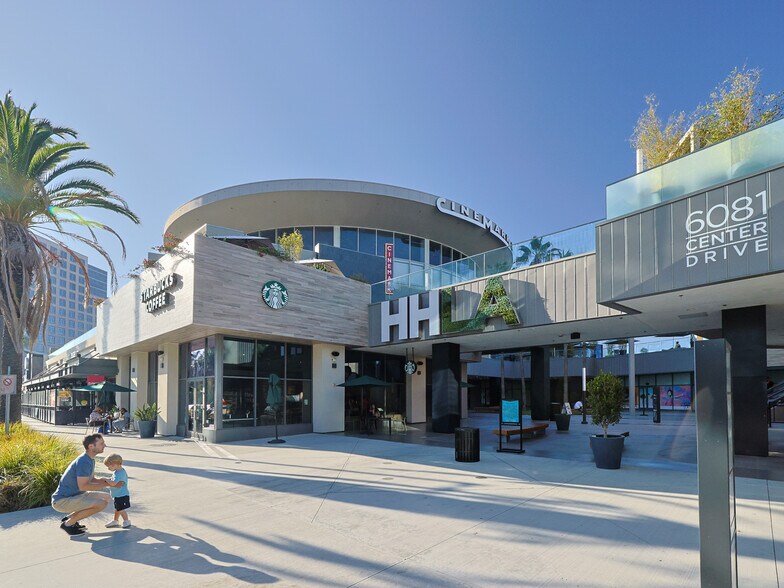 6081 Center Dr, Los Angeles, CA à louer - Photo du bâtiment - Image 2 de 53