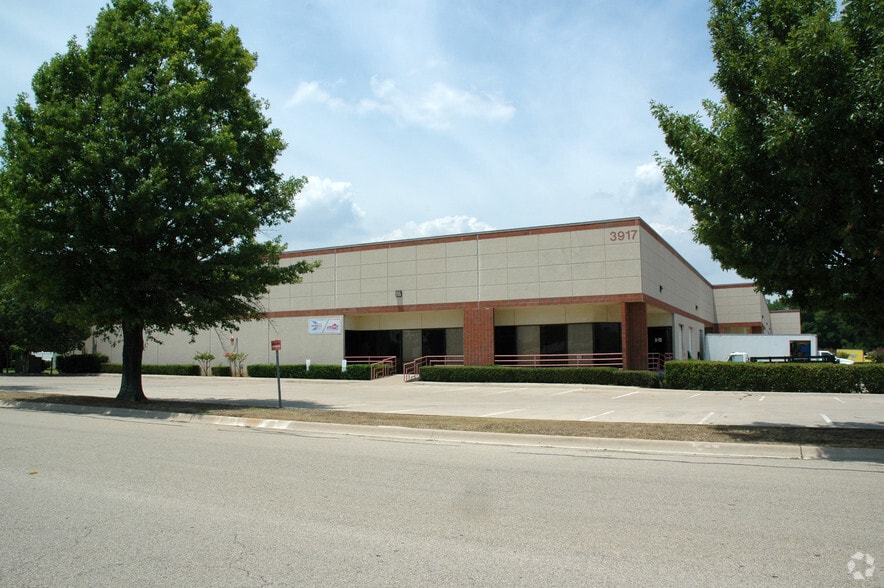 3923 Morse St, Denton, TX for lease - Building Photo - Image 2 of 13