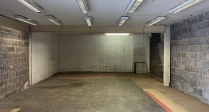 24 Market Pl, Bloxwich for lease Interior Photo- Image 1 of 2