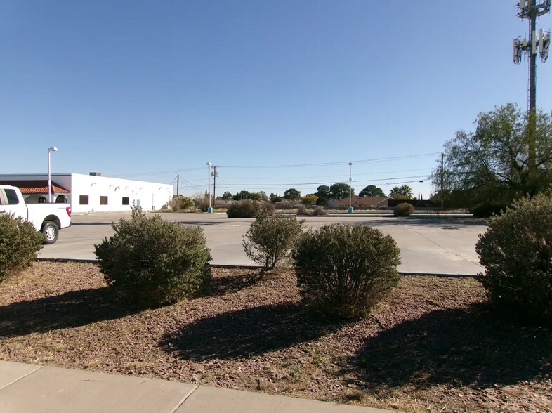 3026 Trawood Dr, El Paso, TX à vendre - Photo du bâtiment - Image 3 de 9