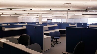 8170 50 St NW, Edmonton, AB à louer Photo intérieure- Image 1 de 3