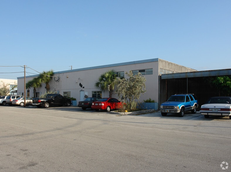 2591-2595 NW 4th Ct, Fort Lauderdale, FL for lease - Building Photo - Image 1 of 14