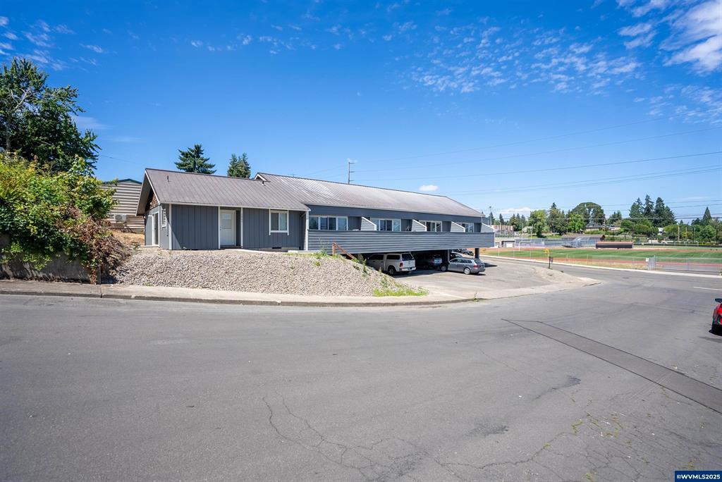 2005 Summer St SE, Salem, OR à vendre Photo du bâtiment- Image 1 de 1