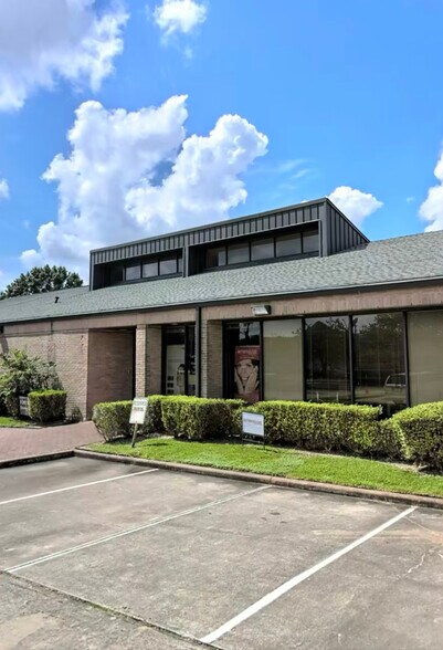 2507 Williams Trace Blvd, Sugar Land, TX à louer - Photo du bâtiment - Image 2 de 2