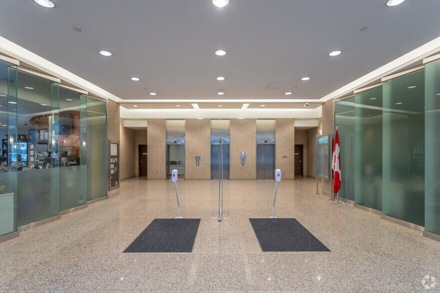 800 W Pender St, Vancouver, BC à louer - Hall d’entrée - Image 2 de 6