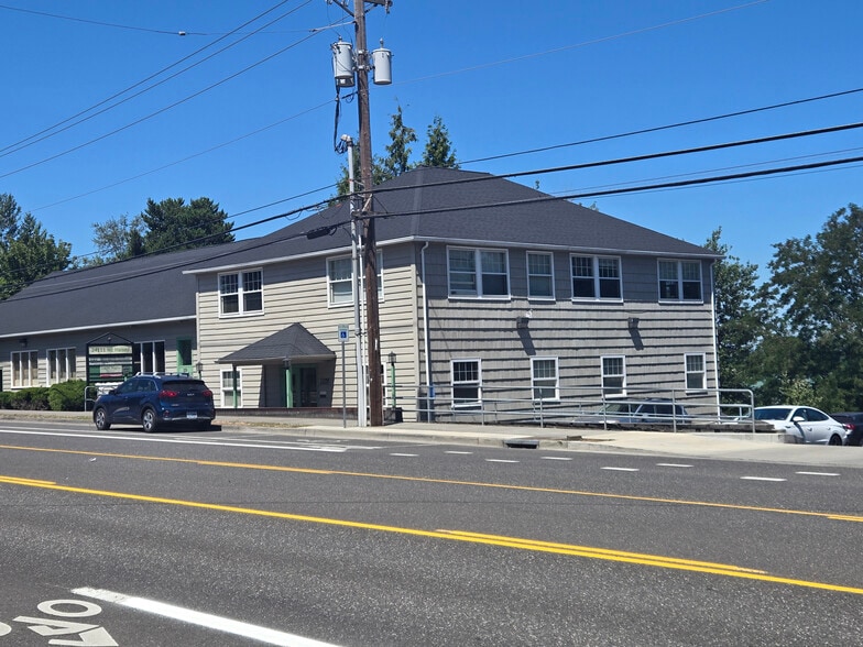 24111 NE Halsey St, Wood Village, OR for lease - Building Photo - Image 1 of 8