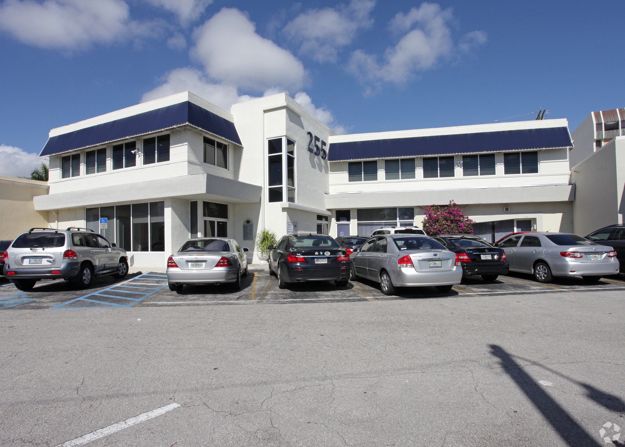 255 University Dr, Coral Gables, FL for lease Primary Photo- Image 1 of 29