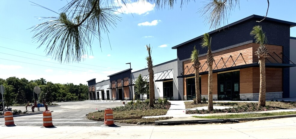 4451 S Poinciana Blvd, Kissimmee, FL à louer - Photo du bâtiment - Image 1 de 4