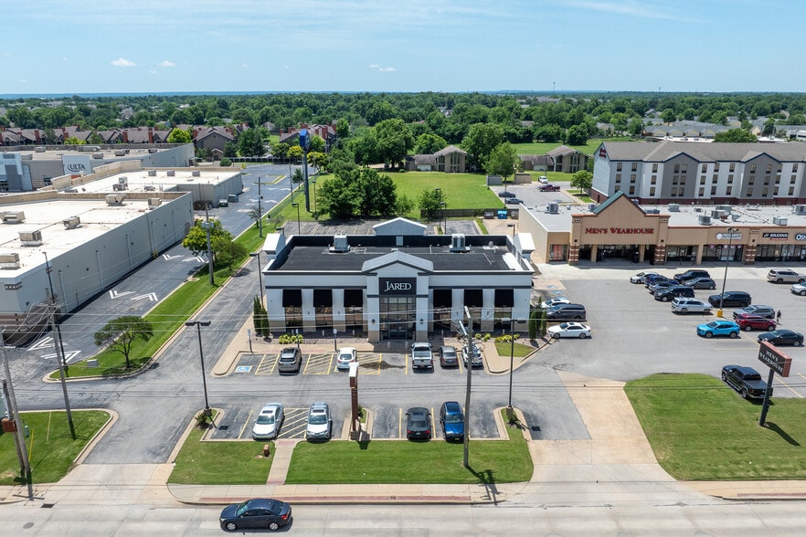 8522 E 71st St, Tulsa, OK à vendre - Photo du bâtiment - Image 2 de 4