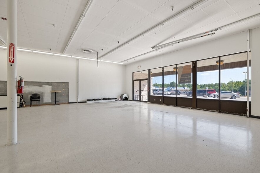 850-860 W 4th St, Mansfield, OH for lease - Building Photo - Image 3 of 14