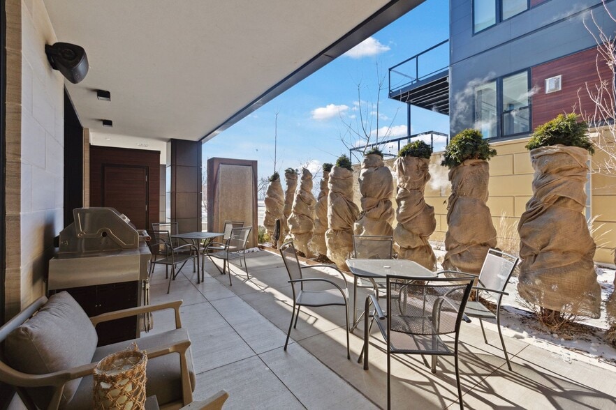 275 Lake St, Wayzata, MN for lease - Building Photo - Image 2 of 32