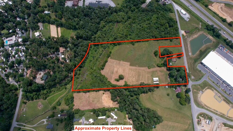 412 McMurray Rd, Flat Rock, NC à vendre - Photo du bâtiment - Image 3 de 13