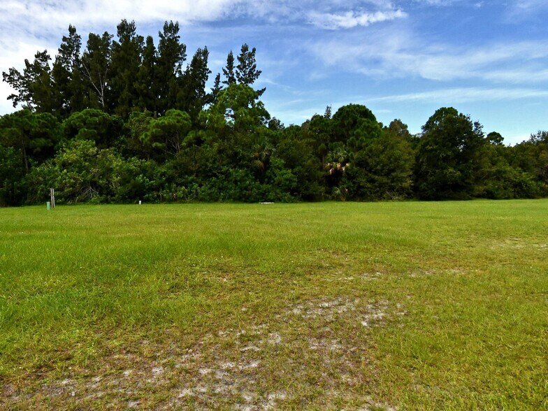 W Sanderling Ln, Fort Pierce, FL for sale - Building Photo - Image 2 of 9