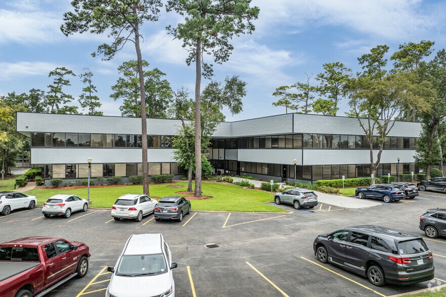 333 N Rivershire Dr, Conroe, TX for lease - Building Photo - Image 1 of 6