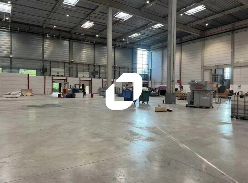 Flex in Savigny-le-Temple for lease - Building Photo - Image 3 of 14