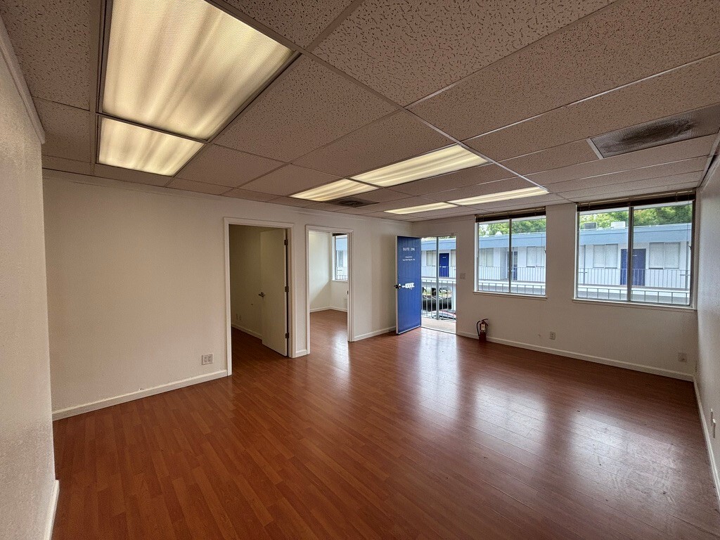 930 Alhambra Blvd, Sacramento, CA for lease Interior Photo- Image 1 of 3