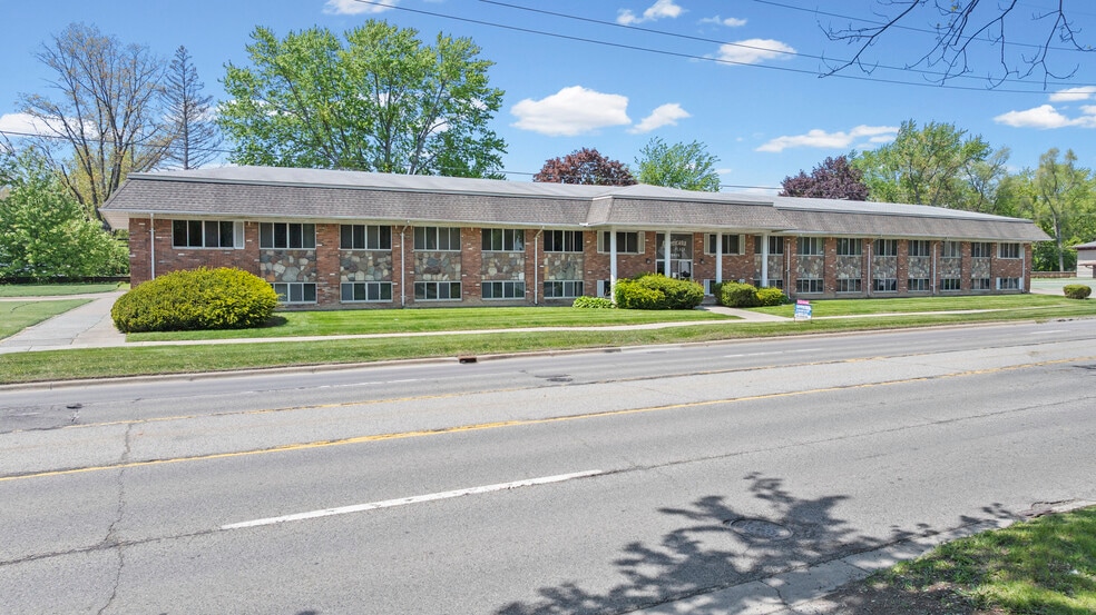 28475 Greenfield Rd, Southfield, MI for sale - Primary Photo - Image 1 of 47
