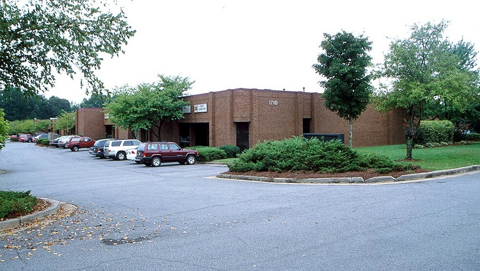 1710 Cumberland Point Dr SE, Marietta, GA à louer - Photo du bâtiment - Image 2 de 4