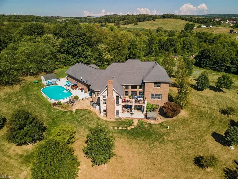 5488 Elson St SE, Magnolia, OH à vendre - Photo du bâtiment - Image 2 de 34