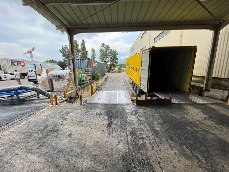 Industriel dans Aubagne à louer - Photo de construction - Image 3 de 12