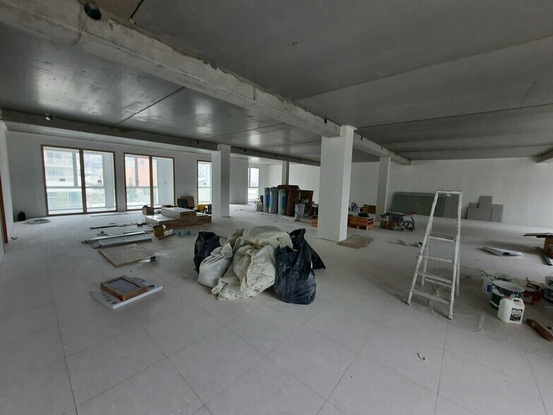 Office in Rouen for lease - Interior Photo - Image 3 of 11