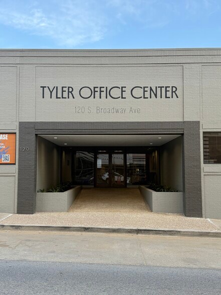 120 S Broadway Ave, Tyler, TX à louer - Photo principale - Image 1 de 11