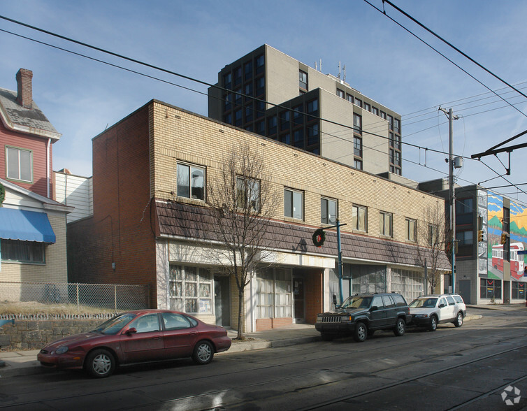 749-755 E Warrington Ave, Pittsburgh, PA à louer - Photo du bâtiment - Image 2 de 34