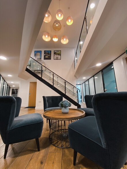 352-356 Battersea Park Rd, London for lease - Building Photo - Image 3 of 7