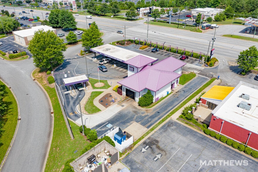 6050 Wade Hampton Blvd, Taylors, SC for sale - Building Photo - Image 2 of 4