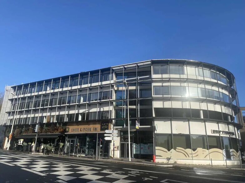 Bureau dans Lyon à vendre - Photo du bâtiment - Image 2 de 15