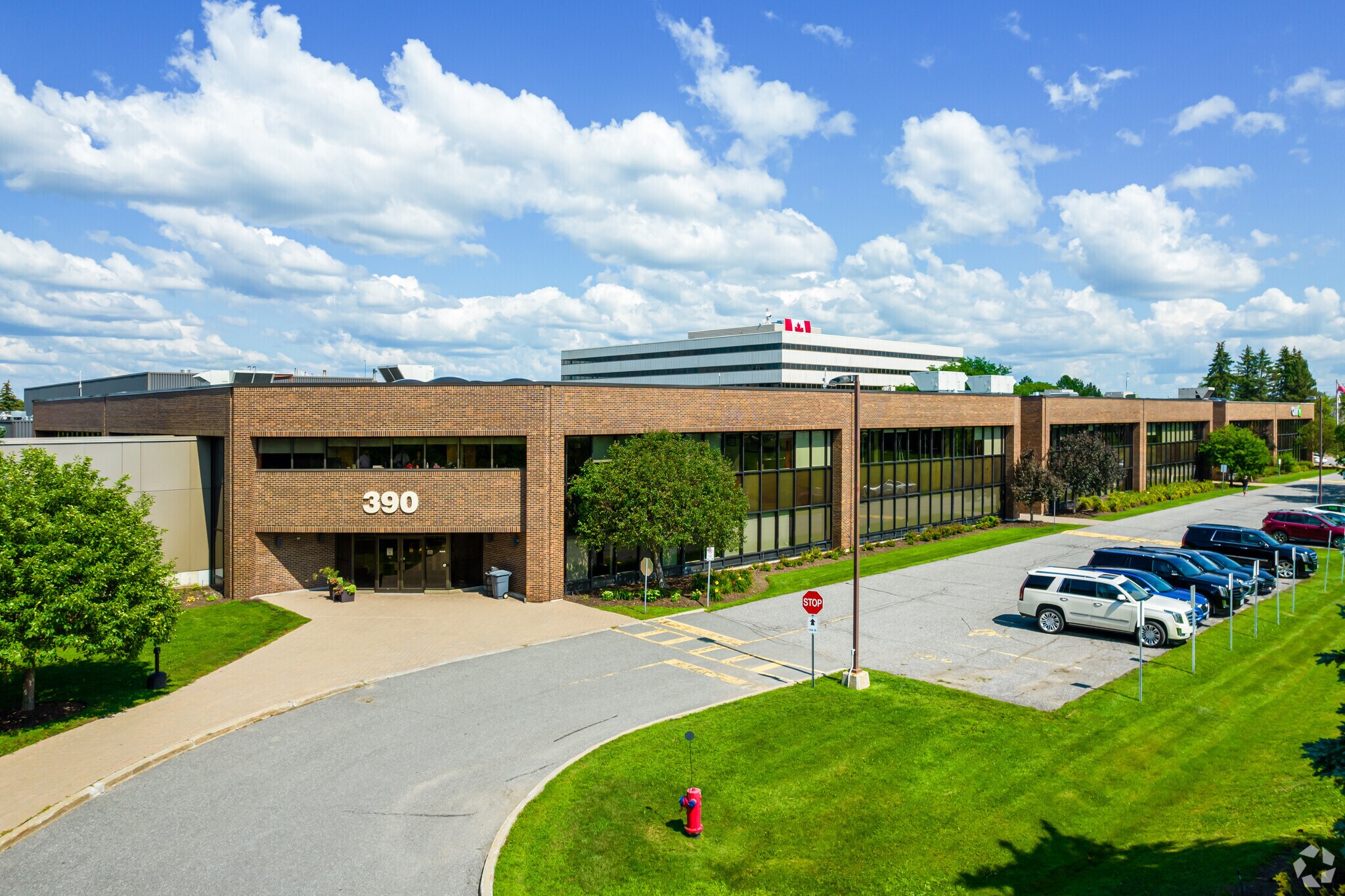 390 March Rd, Ottawa, ON à louer Photo du bâtiment- Image 1 de 7