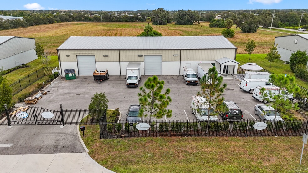 6860 28th St Cir, Sarasota, FL à vendre - Photo du bâtiment - Image 2 de 52