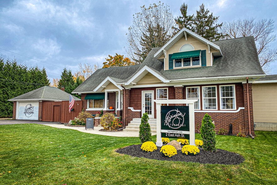 2 Ash St E, Three Oaks, MI à vendre - Photo du bâtiment - Image 2 de 32