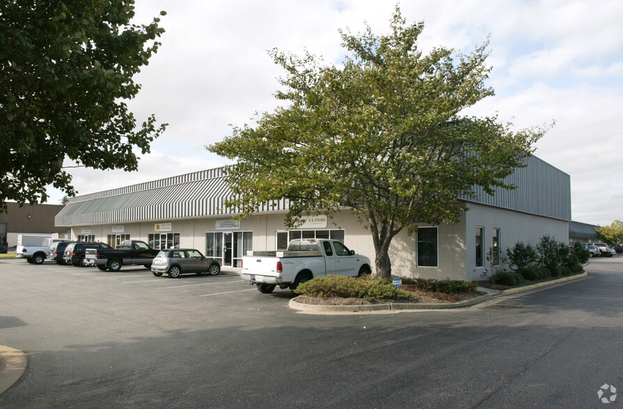 1222 Executive Blvd, Chesapeake, VA for lease - Building Photo - Image 2 of 42