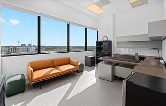 19790 W Dixie Hwy, Aventura, FL for lease Interior Photo- Image 1 of 5