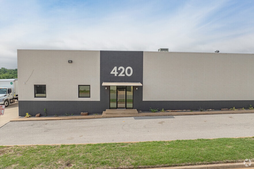 416 NE 48th St, Oklahoma City, OK for lease - Building Photo - Image 2 of 4